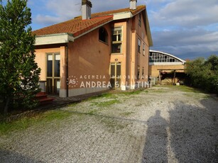 Villa con giardino, Pontedera il romito