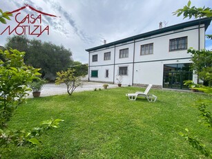 Villa con terrazzo a Vecchiano