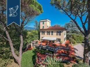 Villa di 759 mq in vendita Lucca, Italia