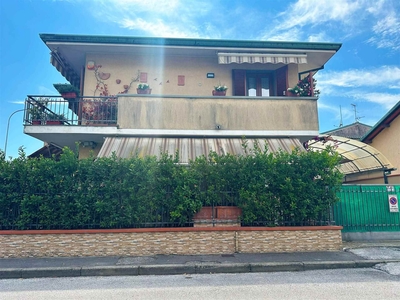 Villa bifamiliare in vendita a Viareggio Lucca Terminetto