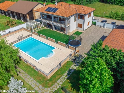 Villa in vendita a Romano Canavese Torino