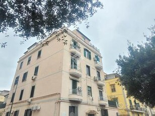 4 LOCALI A NAPOLI