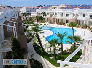 Appartamento con terrazzo e piscina