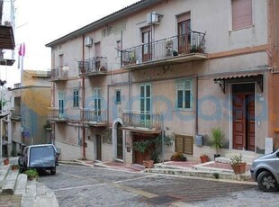 Appartamento da ristrutturare, in vendita in Via Regina Margherita 39, Marianopoli