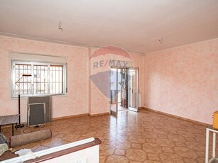 Appartamento in Vendita a Catania, zona San Giovanni Galermo, 136'000€, 125 m²