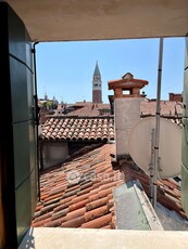Appartamento in Vendita in Calle dei Fabbri a Venezia