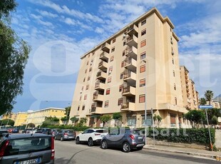 Appartamento in Vendita in Via Accursio Miraglia 5 a Palermo