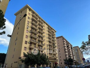 Appartamento in Vendita in Via Azolino Hazon 17 a Palermo