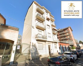 Appartamento in Vendita in Via Chambéry 93 a Torino