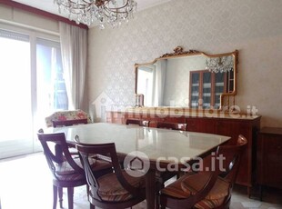 Appartamento in Vendita in Via Eugenio Villoresi 5 a Milano