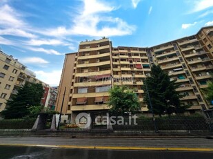 Appartamento in Vendita in Via Genova a Torino