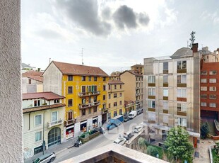 Appartamento in Vendita in Via Giuseppe Giacosa 11 a Milano