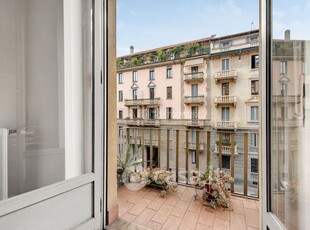 Appartamento in Vendita in Via Leopoldo Cicognara 11 a Milano