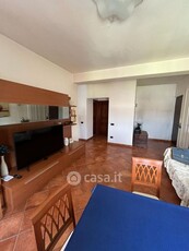 Appartamento in Vendita in Via Luigi Mercantini a Napoli