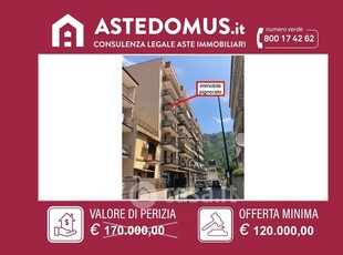 Appartamento in Vendita in Via San Donato 197 a Napoli
