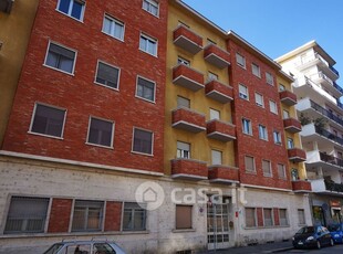 Appartamento in Vendita in Via Umberto Giordano 17 a Torino