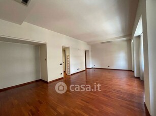 Appartamento in Vendita in Viale Tunisia 27 a Milano