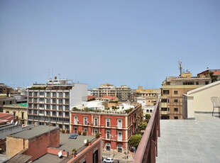 Attico arredato in affitto a Bari