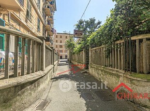 Attività/Licenza (con o senza mura) in Vendita in Via Siracusa 2 /R a Genova