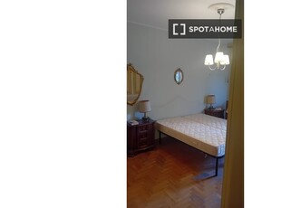 Camere in affitto in appartamento con 3 camere da letto a Roma