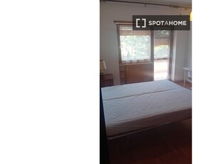 Camere in affitto in appartamento con 3 camere da letto a Roma