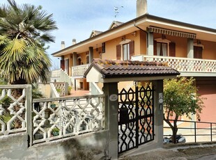 Casa 5 locali di 300 m² in Elice