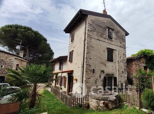 Casa Bi/Trifamiliare in Vendita in Località Boschi Perette a Caprino Veronese