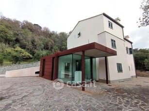 Casa Bi/Trifamiliare in Vendita in Via Laviosa a Genova