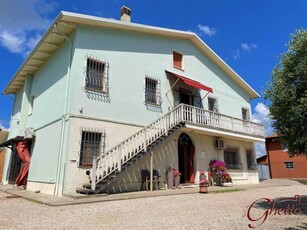 Casa indipendente in vendita a Cento