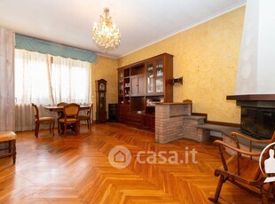 Casa indipendente in Vendita in Via Crevacuore 36 a Torino