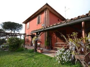 Casa indipendente in Vendita in Via della Marcigliana a Roma