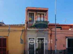 Casa indipendente in Vendita in Via Galatioto 27 a Catania