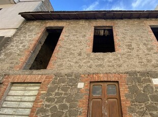 Casa indipendente in Via del Lago, Montefiascone, 8 locali, 2 bagni