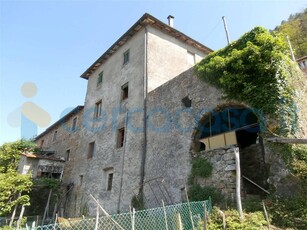 Casa semi indipendente in vendita a Bagni Di Lucca