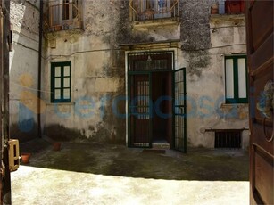 Casa singola da ristrutturare, in vendita in Via Cairoli 99, Corigliano-rossano