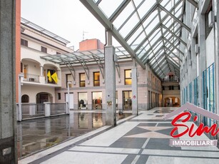 Immobile commerciale in Affitto a Novara, zona Centro storico, 1'800€, 120 m²