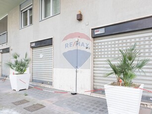 Immobile commerciale in Vendita a Napoli, zona San Carlo Arena, 160'000€, 220 m²