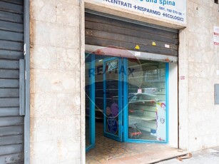 Immobile commerciale in Vendita a Napoli, zona Vomero, 90'000€, 30 m²