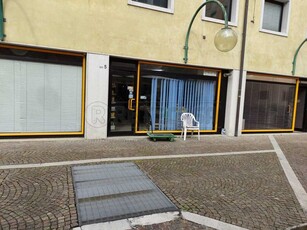 Immobile commerciale in Vendita a Udine, 100'000€, 84 m²