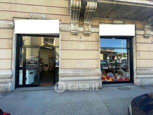 Negozio/Locale commerciale in Vendita in Via del Pratellino 5 /A a Firenze