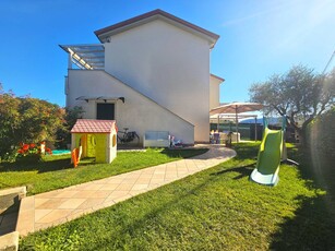 Porzione di casa in Vendita a Sarzana Via Ghiarettolo