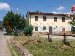 Rustico casale da ristrutturare in vendita a Buggiano