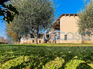 Rustico casale da ristrutturare, in vendita in Via Andreis, Desenzano Del Garda
