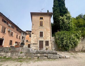 Rustico/Casale in Vendita in Via Cesare Battisti a Sant'Ambrogio di Valpolicella