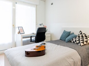 Stanze in affitto in un appartamento con 4 camere da letto a Trento