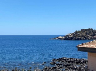 Trilocale vista mare in via provinciale 0, Aci Castello