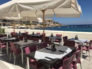 Vendesi Ristorante a Marsalforn triq il port 52 in zona mare libero