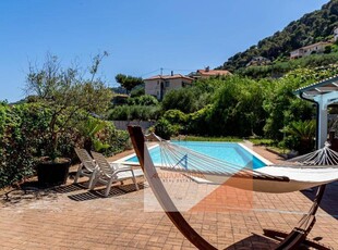 Ventimiglia villa vista mare in vendita