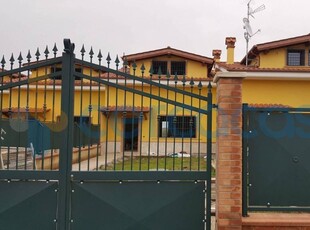 Villa a schiera di nuova costruzione, in vendita in Via Cannetacci, Mentana