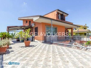 Villa arredata con terrazzo Setteville nord